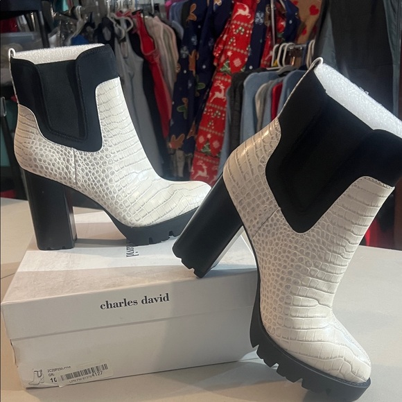 Women’s size 10 Charles David Black and White Croc-Embossed Heeled Boots - Picture 1 of 4